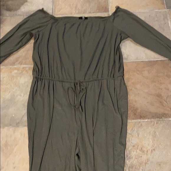 Misguided Plus Size Jumpsuit - Picture 2 of 6